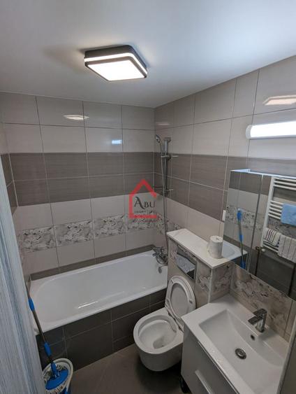 Apartament cu 3 camere, Renovat, Totul nou