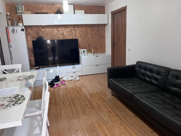 Apartament 3 camere, decomandat, zona Craiovita Noua
