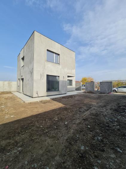Case Cubiste in Faza de Executie Arhitectura Moderna, Teren Generos, Utilitati