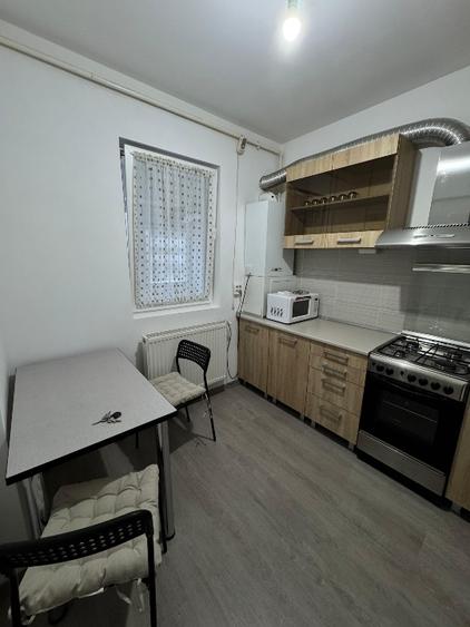 Garsoniera mobilata si utilata la etajul 1 in bloc cu lift