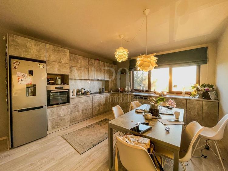 Casa 4 camere de vanzare in Floresti