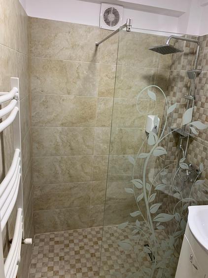 Se inchiriaza in centru apartament cu doua camere, pret 400 euro lunar.