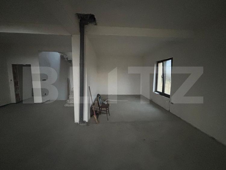 Casa de vanzare, cu 5 camere, 460 mp+teren 5800 mp, 10 km de Bistrita