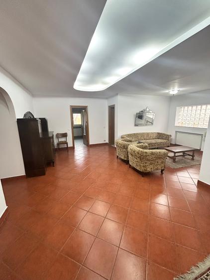 Pantelimon-Fundeni / Apartament 3 cam in vila / Loc de parcare-Curte