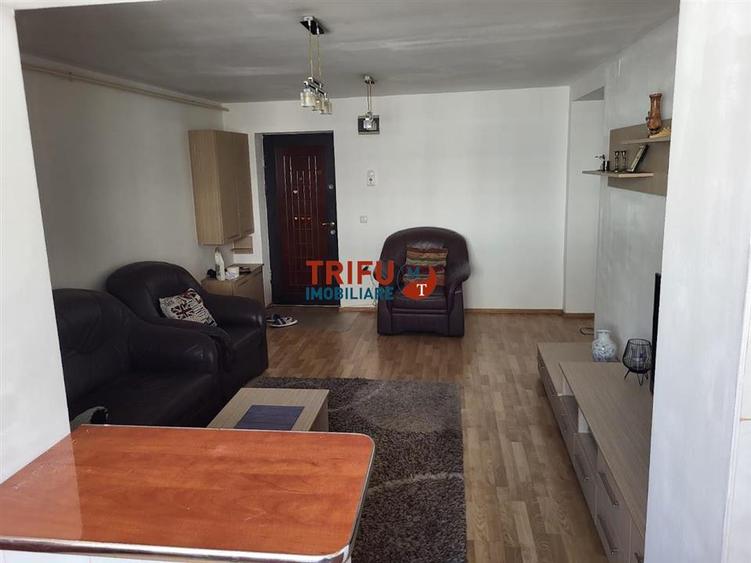 Apartament 3 camere de inchiriat etaj intermediar
