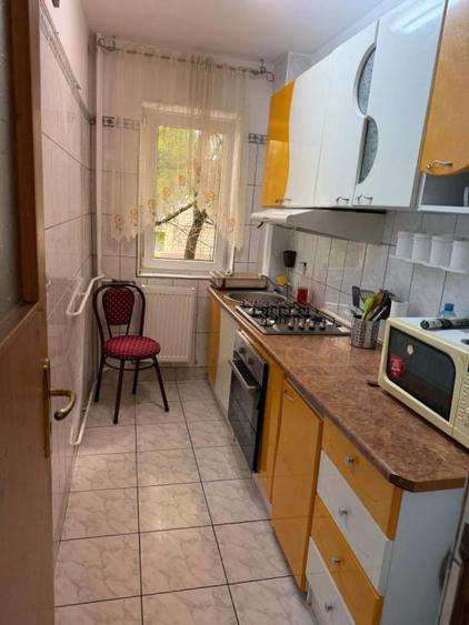 3 Camere Crangasi 2 Minute de Metrou