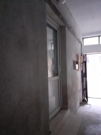 Vand casa cu 2 cam.in zona Semicentral