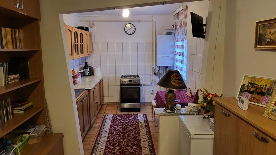 Apartament 3 camere cu balcon inchis, situat la et. 3/3 in Focsani, jud. Vrancea