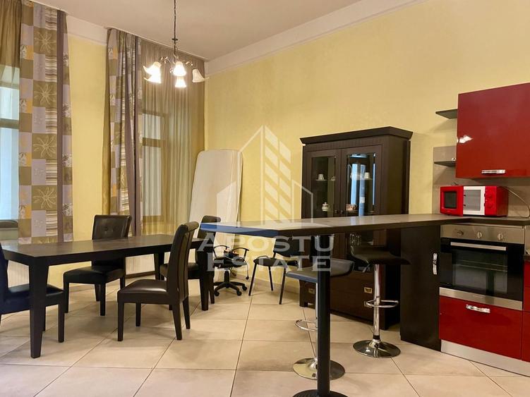 Apartament 3 camere, curte cu acces auto, ULTRACENTRAL