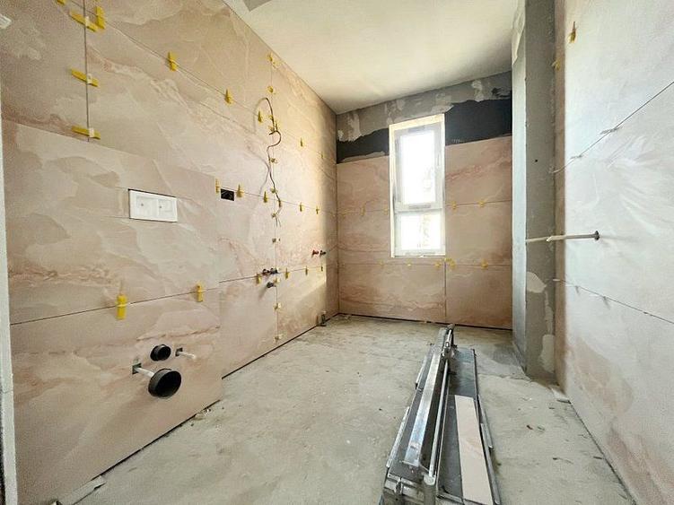 3 Camere - 2 Bai - 90 Mp - Parcare Privata