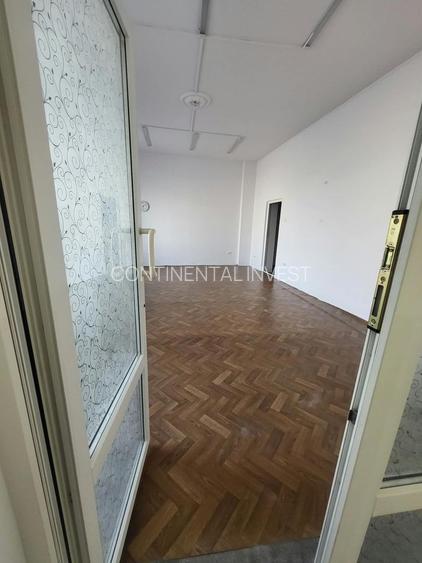 Casa de inchiriat. curte, centrala proprie, zona centrala. metrou 7min - 13