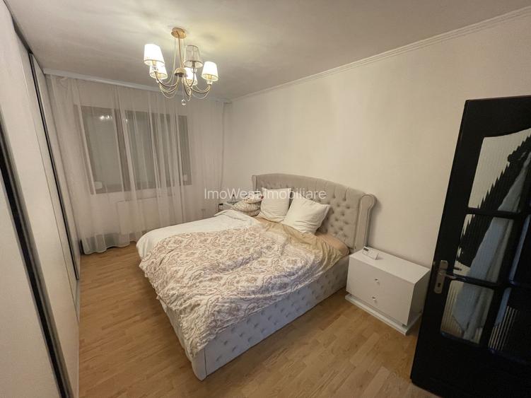 Casa S+P+E+M | 605 mp utili | 10 camere | 3 bucatarii | 4 bai | 3 terase | Garaj