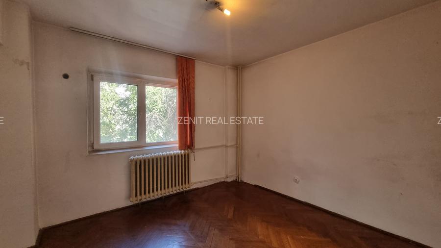 4 camere // vedere spate // Carol X Mosilor - 5