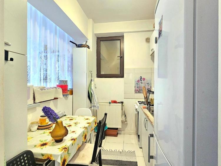 Apartament 3 camere luminos, pe stradă de case – bloc P+2+M | Centrală termica