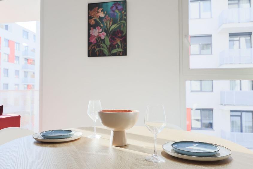 Apartament cu 2 camere NOU, finisat cu Chirias inclus