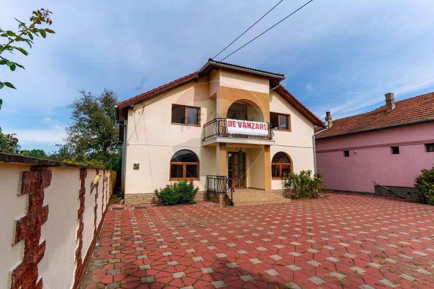 Vila 6 camere in Cristur, jud Hunedoara