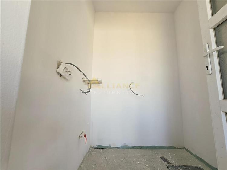 Casa individuala- 6 camere - 4 bai- 3 dressinguri-100m de autobuz