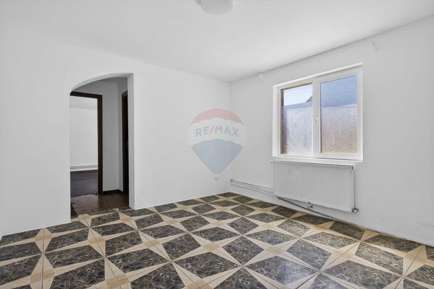 Apartament spațios la casă, renovat, ultracentral Pecica