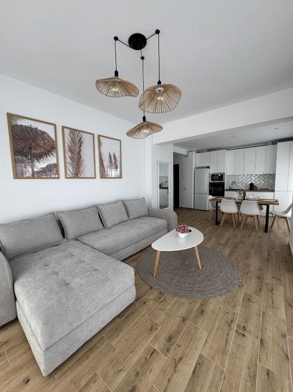 3 camere, 2 băi, vedere la mare, terasă 50m2.