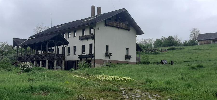 Pensiune rustica 670 mp, Dobreni, Neamt, amplasata pe lot teren 8900mp