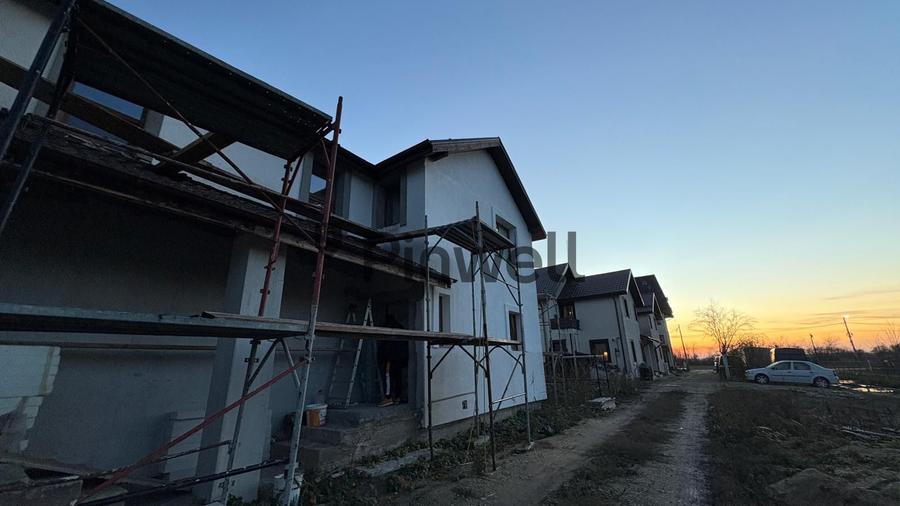 Casa duplex cu 2 locuri de parcare