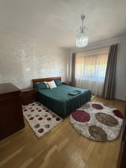 De închiriat apartament 3 camere 85 mp + terasa etaj 1