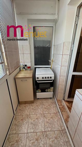 Apartament 3 camere,Central,etaj 8,gaze,mobilat