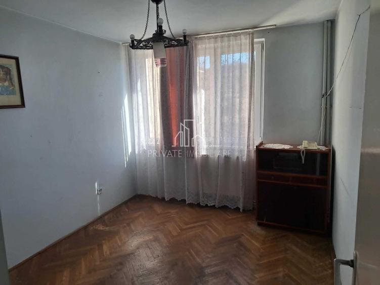 Aparataemnt 3 camere, Etaj intermediar, Dambu