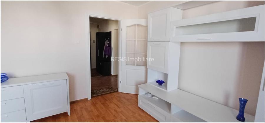 Apartament 3 camere cu parcare Judetean