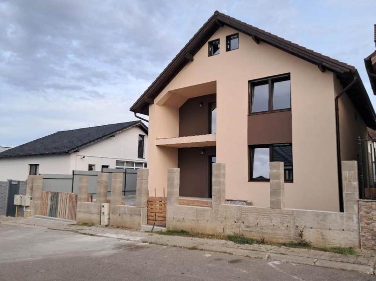 Casa noua in Sura Mica