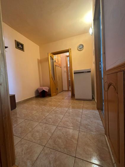 - Apartament 2 camere decomandat, zona Radu Negru.