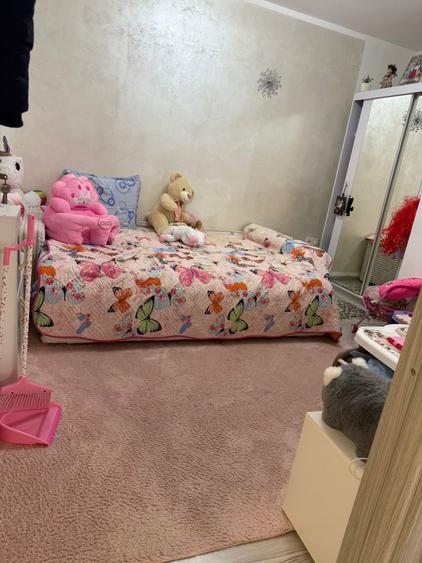 Apartament cu 3 camere , parter înalt,parcare inclusa