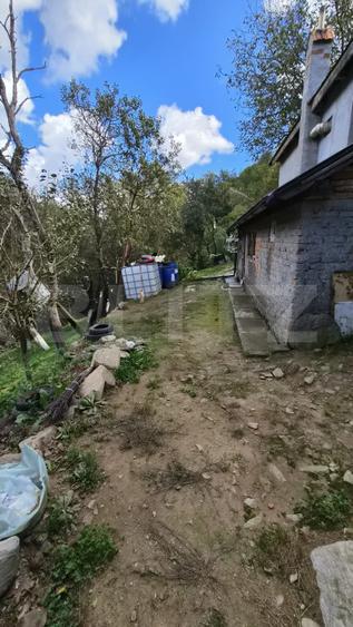 Casa 3 camere, 55 mp, teren 23.000 mp, zona pitoreasca-Poiana Marului