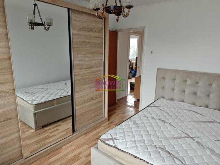 Vand apartament 3 camere Piata Straduintei - Niculitel