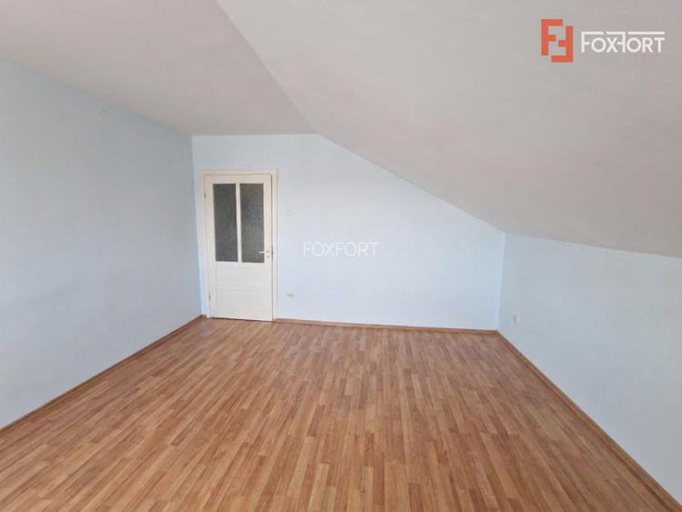 Casa individuala de vanzare cu 7 camere - Recas - 15