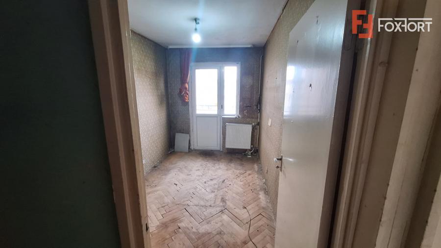 Apartament cu 3 camere + boxa, zona Sagului