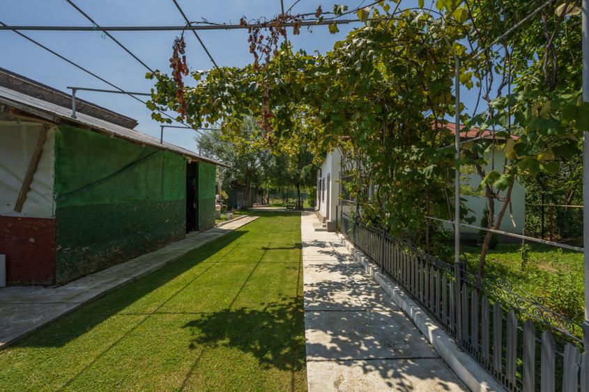 RACARI - DAMBOVITA, CASA PE PARTER 85 MP, LOT 2200 MP!