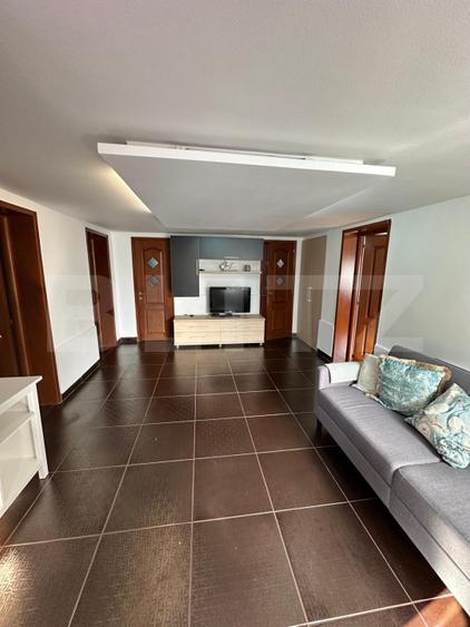 Două apartamente la casă, teren 250 mp, grădină, garaj, parcare proprie