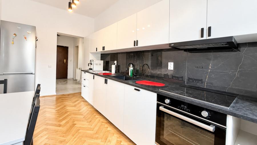 Liniște și intimitate în zona centrală–Apartament in vila, garaj+demisol