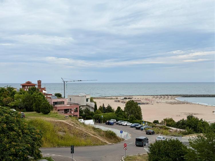 Apartament 3 camere 2 bai de inchiriat termen lung Zona Faleza Nord