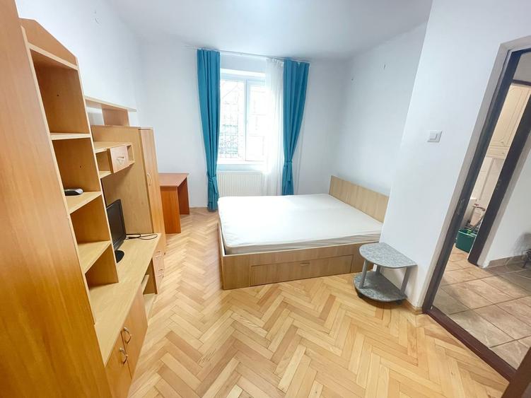 Apartament 2 Camere De Inchiriat | Decomandat | Central | The Office | Etaj 3/4