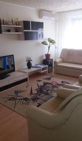 Apartament -3 camere -decomandat-Zona Rahova