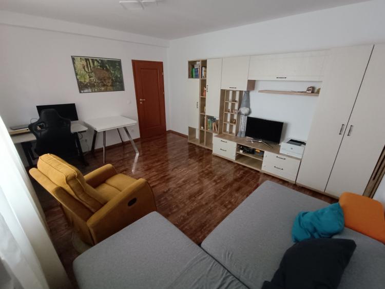 Bloc Nou/Girocului - Apartament decomandat cu 2 camere