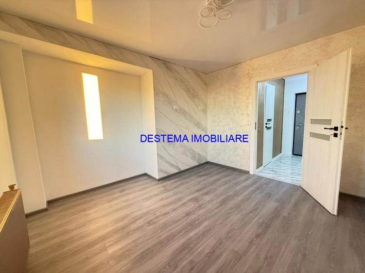 Garsoniera lux etaj 3, superba.