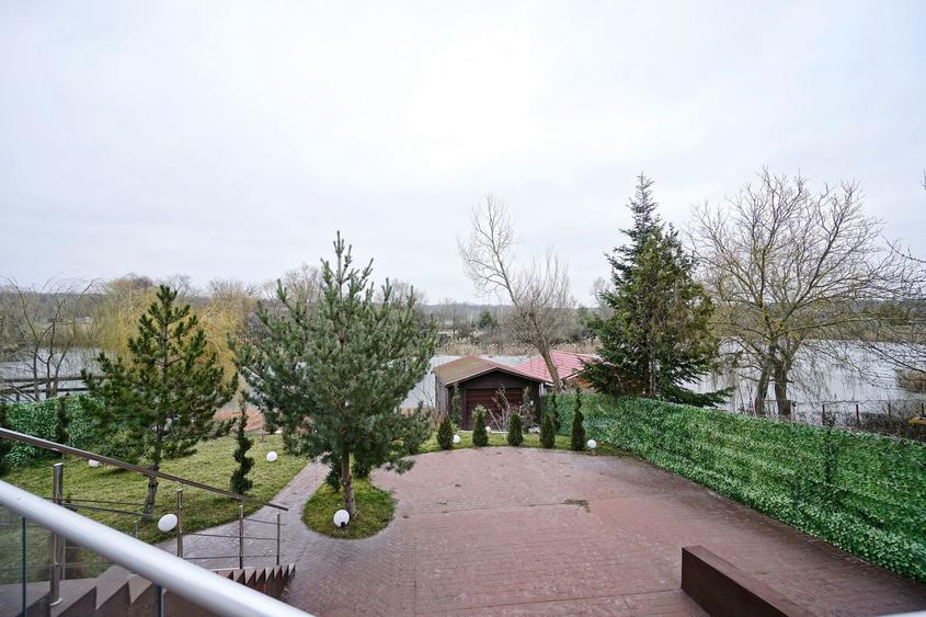 👉 Vilă spectaculoasă pe lac – Ghermănești | 552 mp | Terasă, ponton,