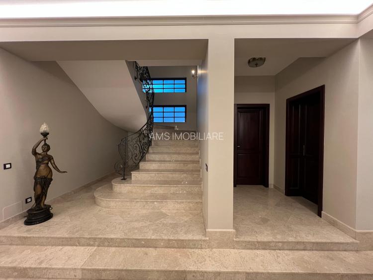 VILA DEOSEBITA / SPATII GENEROASE / CURTE PROPRIE - 11