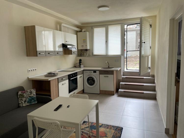 Spațiu comercial cu magazin alimentar + apartament, 89 mp, zona Sasar