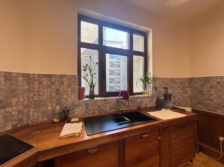 Inchiriere apartament cu 4 camere cu vedere in Parcul Cismigiu