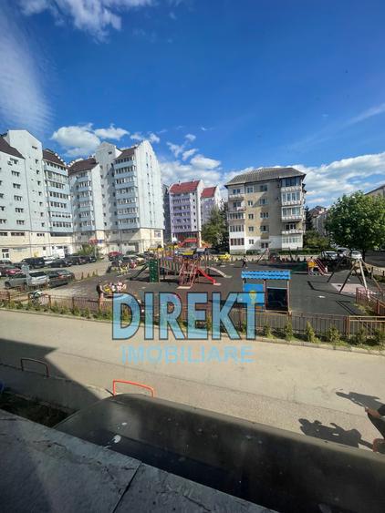 Apartament 3 camere de vanzare, Bulevardul Decebal - Liceul Liviu Rebreanu