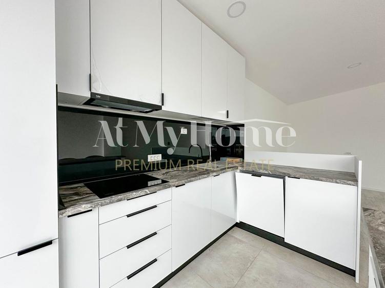 Duplex penthouse spatios si luminos cu 4 camere, nemobilat LUX, parcare, terasa